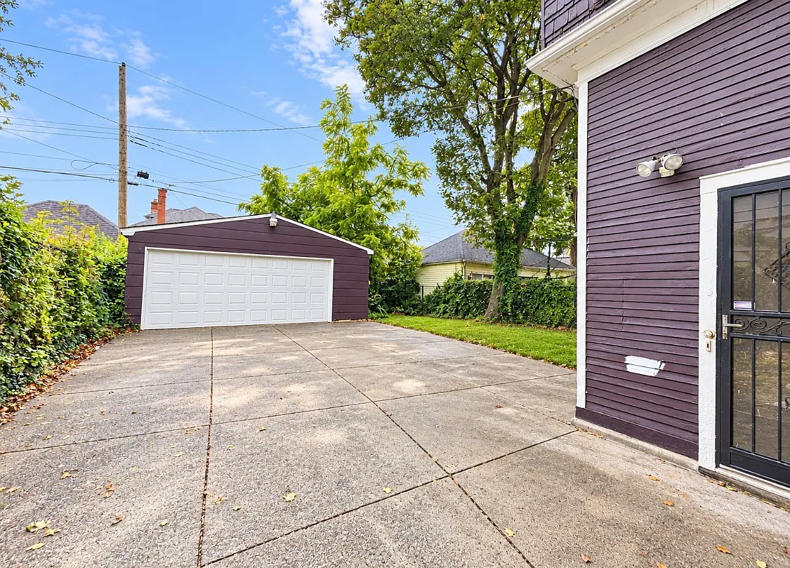 7 bed, 2531 sqft, $2,300 — Photo 3