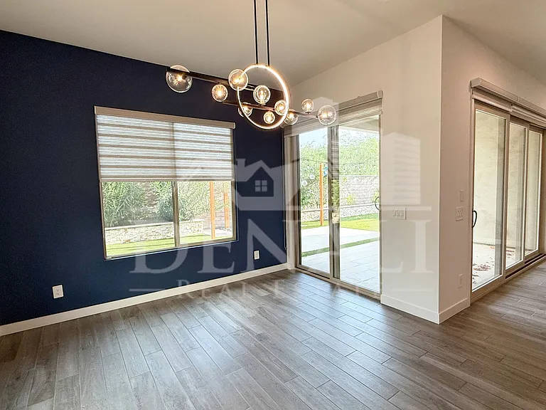 1447 E Flower St — Photo 7