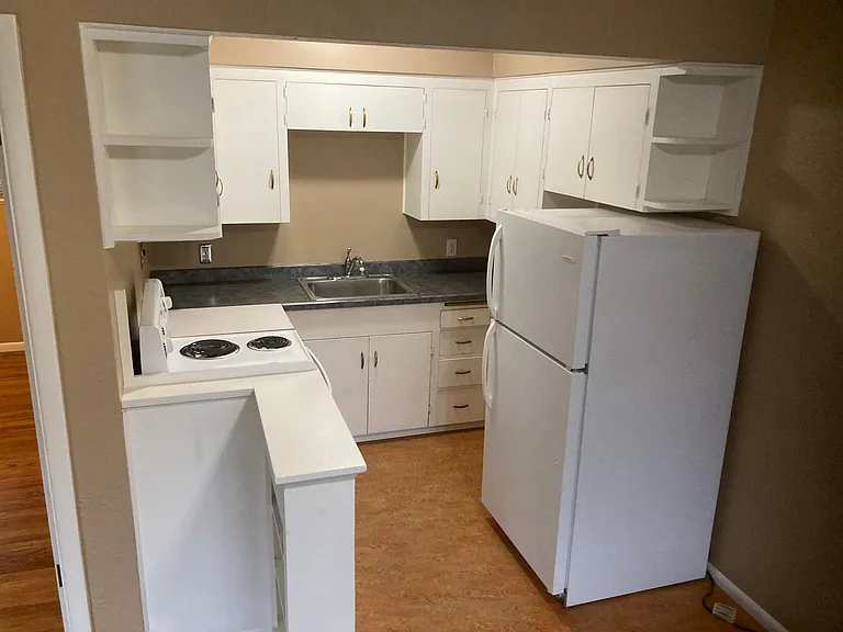 5320 SE Schiller St #3 — Photo 6
