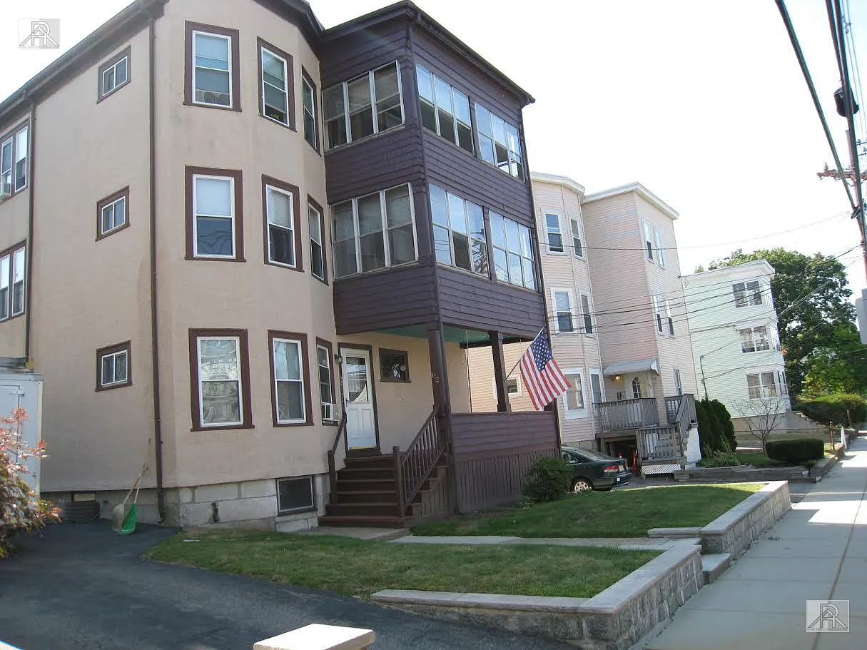 3 bed, 1.0 bath, $3,300 — Photo 3