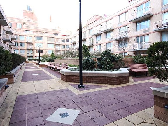 4th image of 350 W 50th St APT 20I