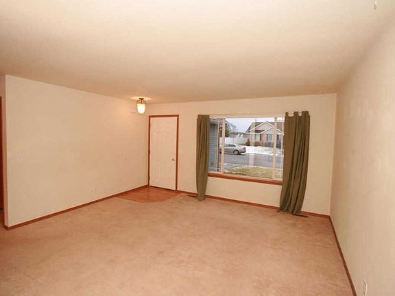 4th image of 2391 E Bremington St