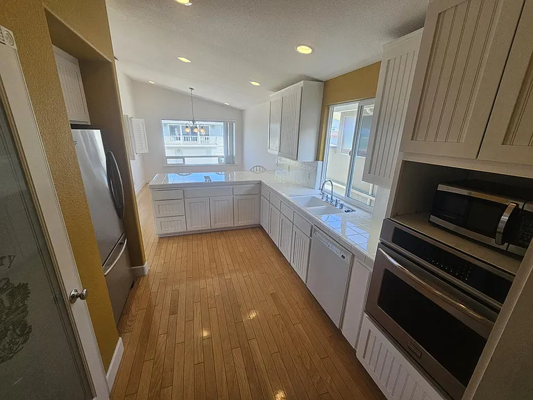 300 Trinidad St — Photo 10