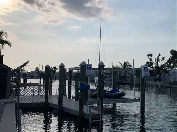 3782 Blueberry Lane St, James City, FL 33956