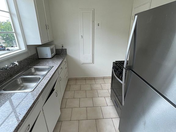 4th image of 302 N Louise St APT 12