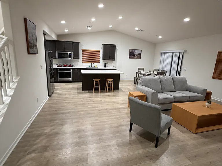 15544 Kings Peak Dr — Photo 2