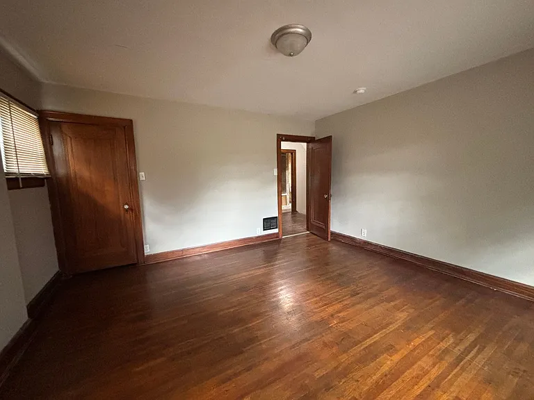 516 Wrexham Ave — Photo 15