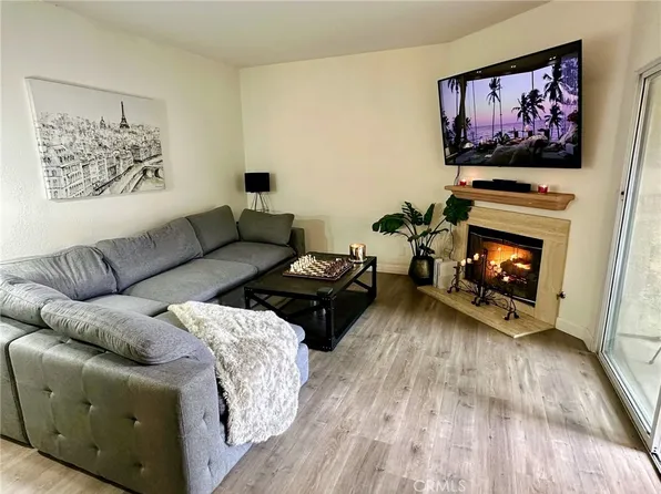 685 Parkside Ct Unit 103, Oak Park, CA 91377