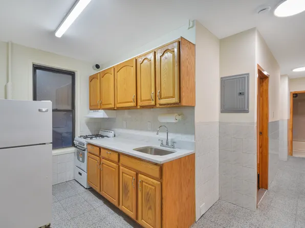 48-11 43rd Avenue image 4 of 6