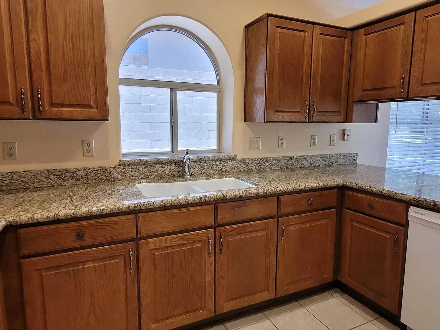 3 bed, 1635 sqft, $2,500 — Photo 4