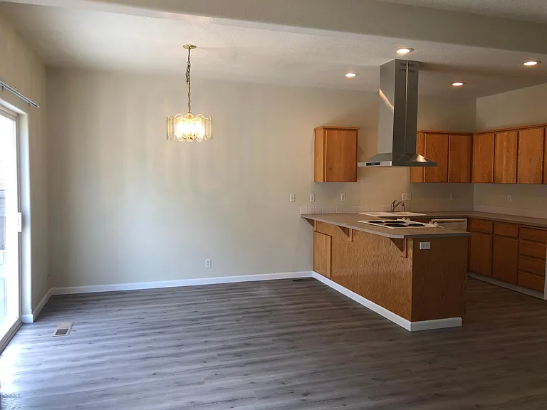 333 SE Brookwood Ave — Photo 5