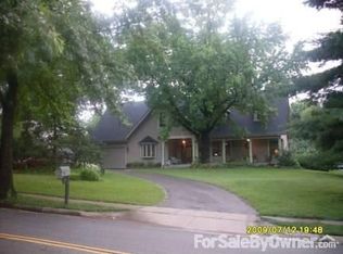 331 Ries Bend Rd, Ballwin, MO 63021