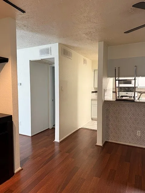 Studio, 450 sqft, $950 — Photo 2