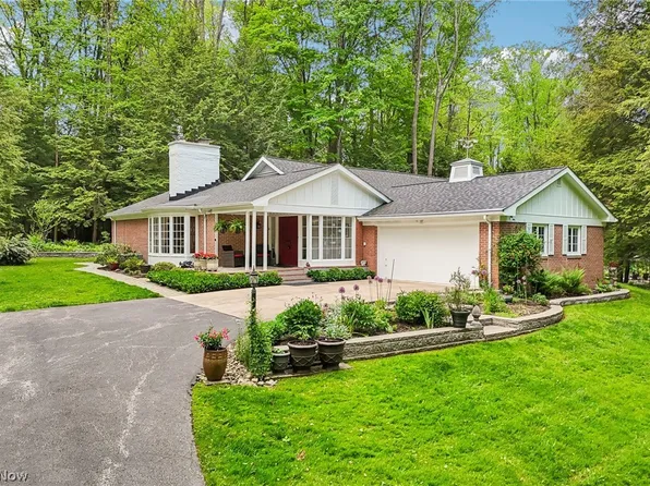 7522 Saddleback Ln, Gates Mills, OH 44040