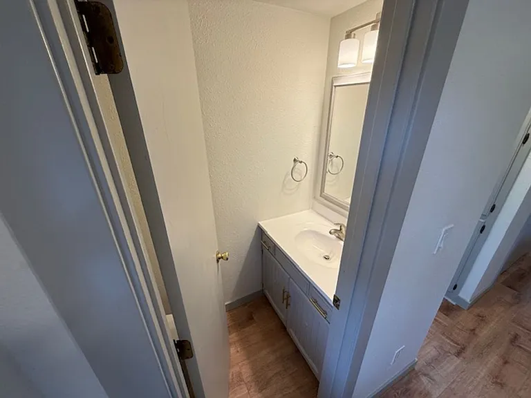 720 NW Walnut Blvd — Photo 16