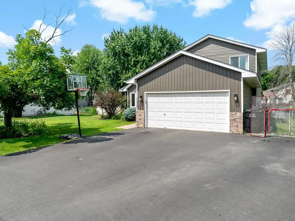 1228 Heritage Dr, Shakopee, MN 55379