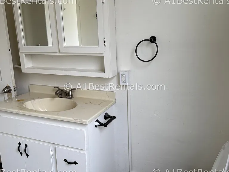 107 Hackberry Ave — Photo 7