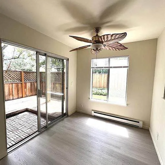 1050 Delna Manor Ln — Photo 7
