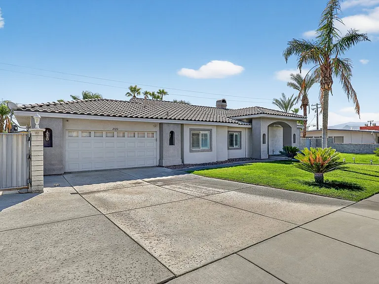 2120 W Nicola Rd — Photo 2