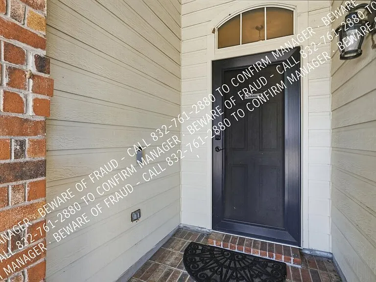 615 Magnolia Ln — Photo 2