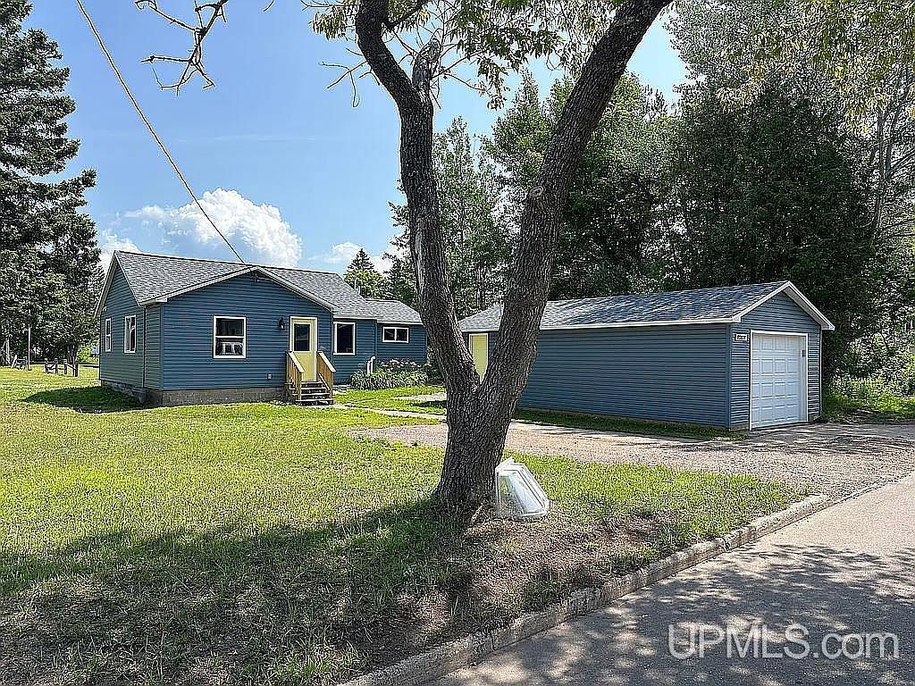 55876 Lake Linden Ave, Laurium, MI 49913 Zillow