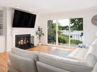 100 Strickland Rd APT 10, Cos Cob, CT 06807