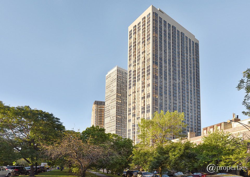 2650 Lakeview, on Lincoln Park