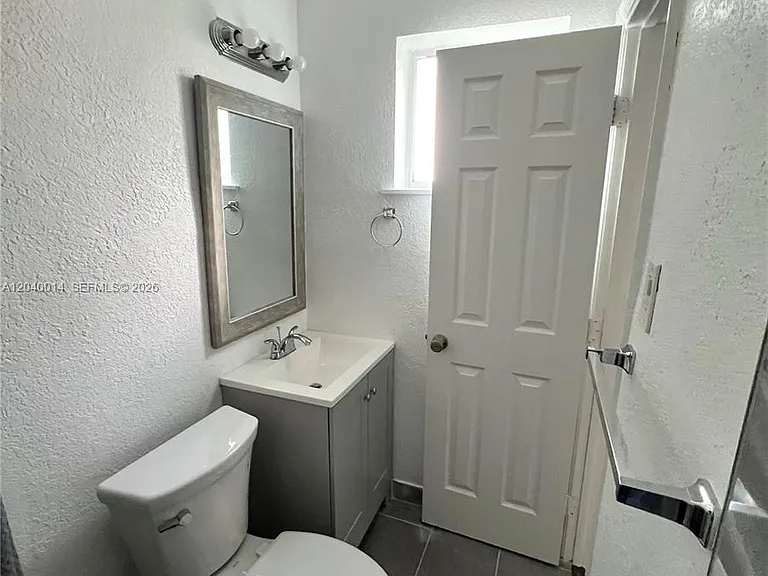 590 NW 40th Ct #3 — Photo 12