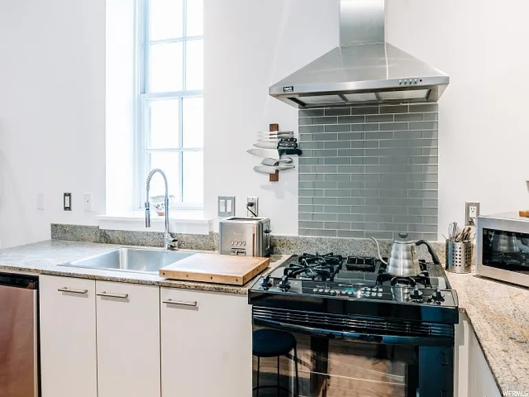 346 W Pierpont Ave #W213 — Photo 3
