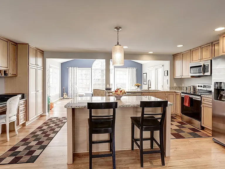 8116 Irwell Ct — Photo 2