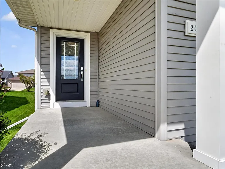 208 Sugar Maple Ln — Photo 2