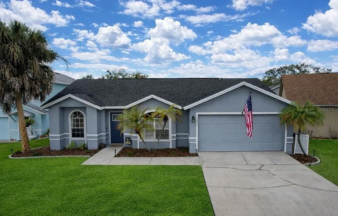 3 bed, 1195 sqft, $2,400 — Photo 1