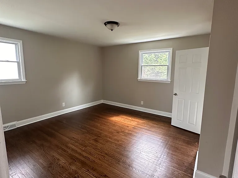 422 Howard Rd — Photo 13