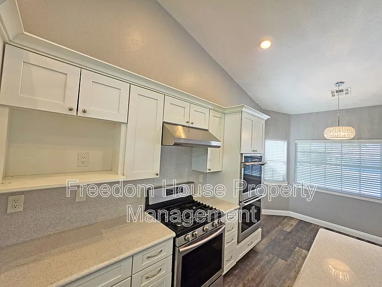3630 E Vineyard Dr N — Photo 12