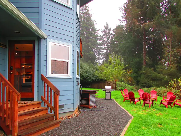 108 Hammer Ln — Photo 3