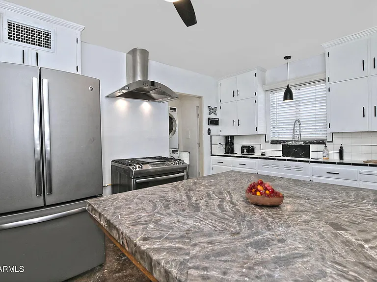 1923 W Earll Dr — Photo 14