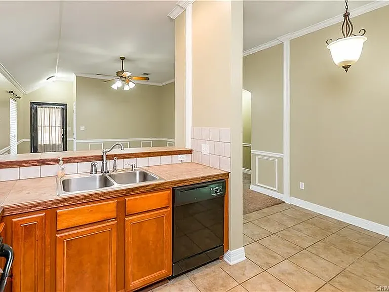 631 Whitefield Ln — Photo 8