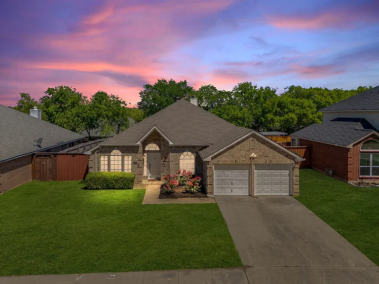 7512 Brookview Dr — Photo 1