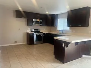 409 Hetherington Cir — Photo 4