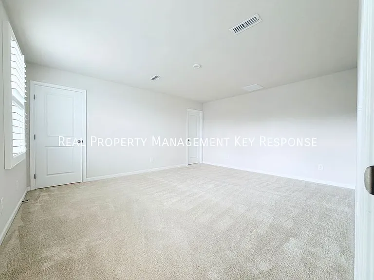325 Heritage Ave — Photo 8