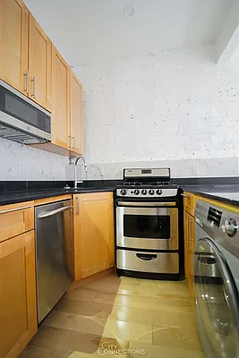 Rented by City Connections Realty | media 15