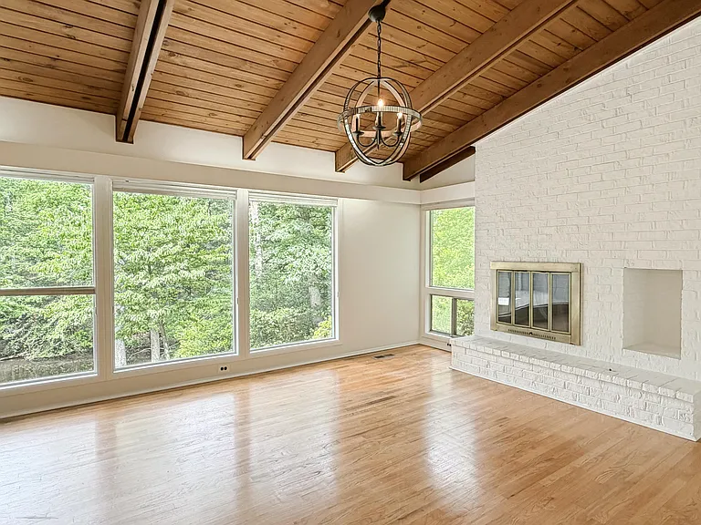 10611 Allenwood Ln — Photo 14