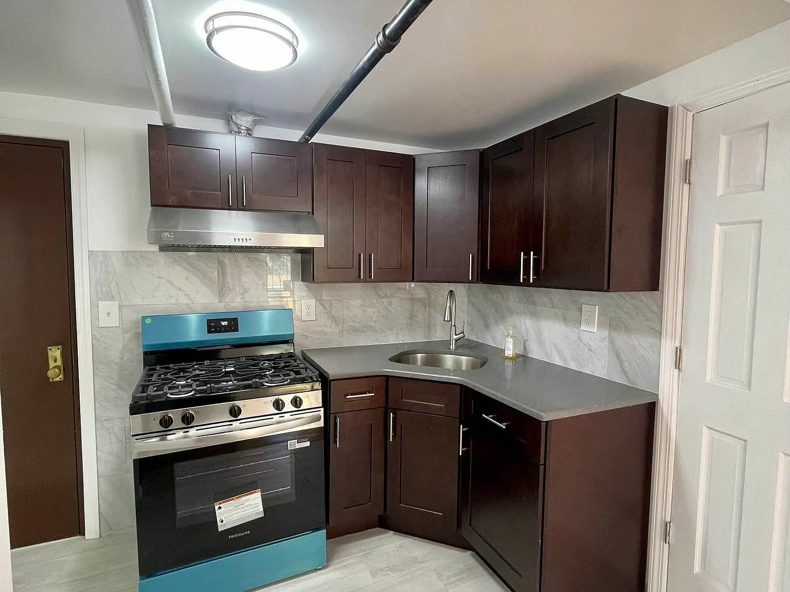 21-40 Steinway Street — Photo 4