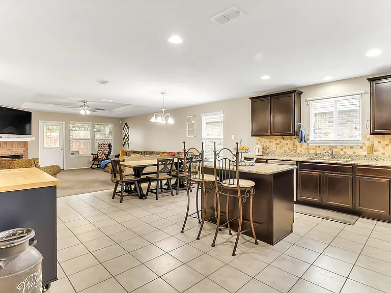 1713 Megan Creek Dr — Photo 34