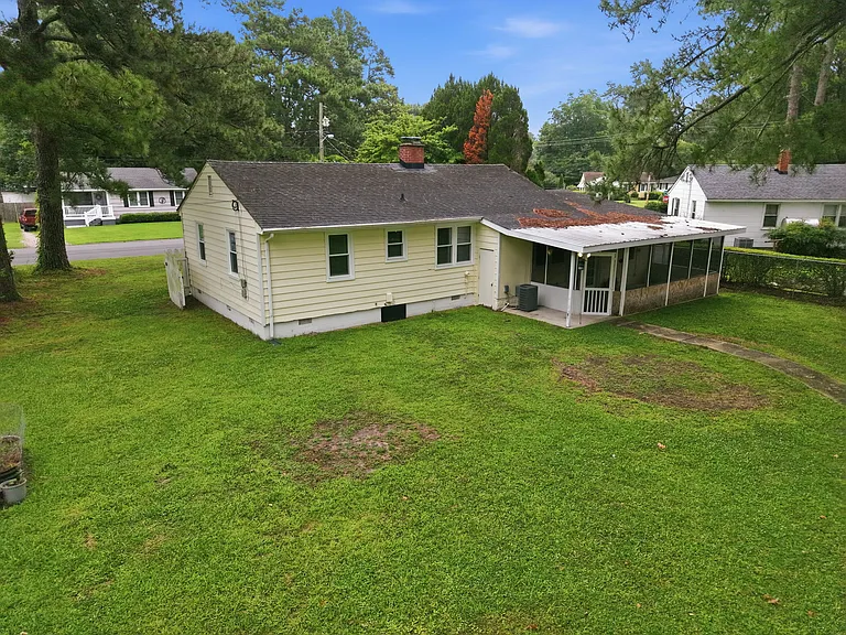 1407 Midgett Dr — Photo 35