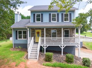 1160 Mulberry Ln, Hickory, NC 28602