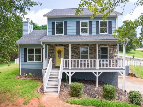 1160 Mulberry Ln, Hickory, NC 28602