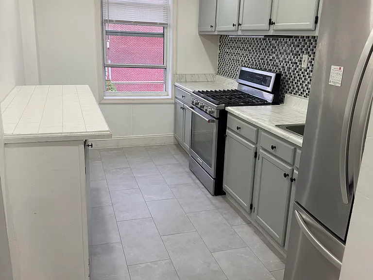 2571 W 16th St #2 — Photo 8