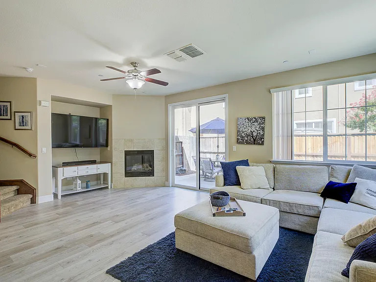 2050 Sierra View Cir #2-1 — Photo 6