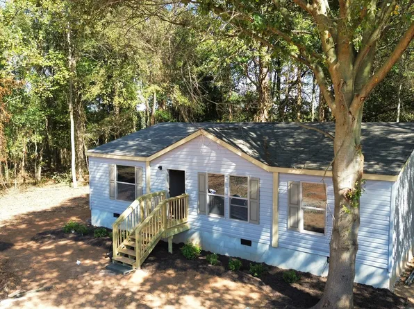 102 Phillips Dr, Royston, GA 30662